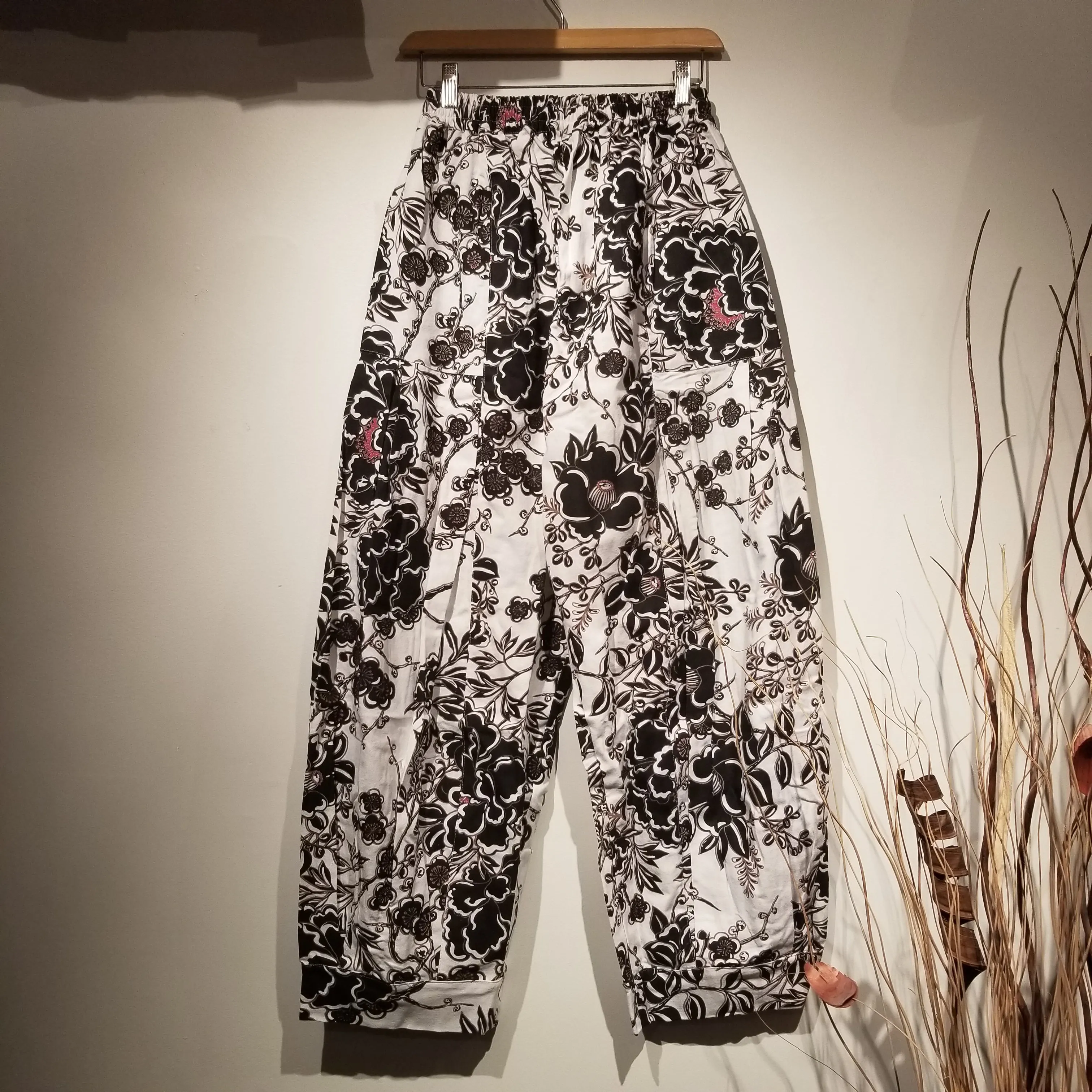 Black Rose Flower Sweat Pants