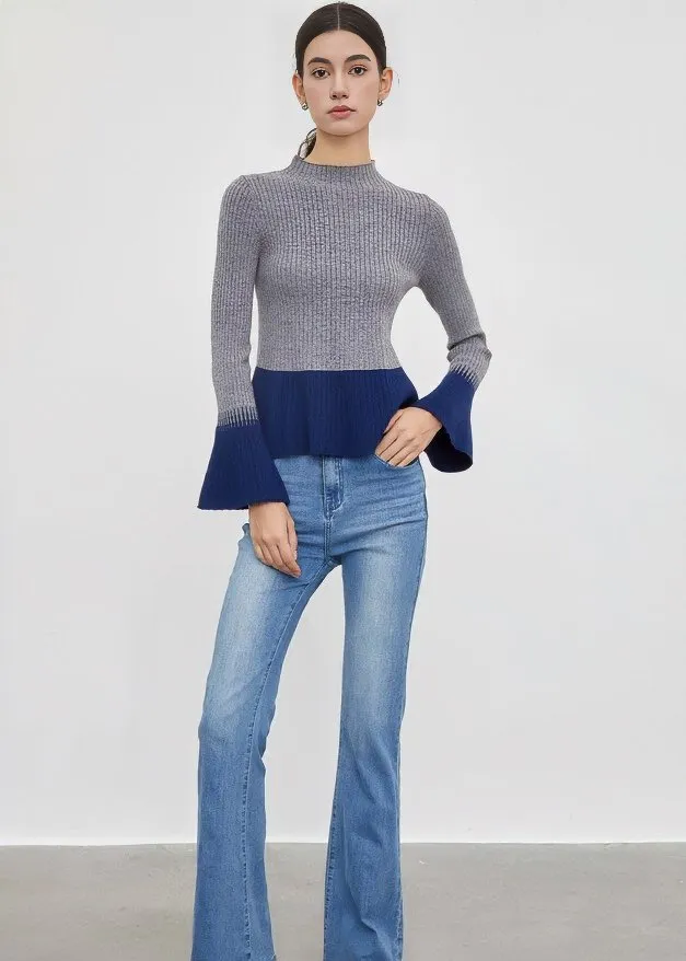 CONTRAST FLARE SLEEVE KNIT